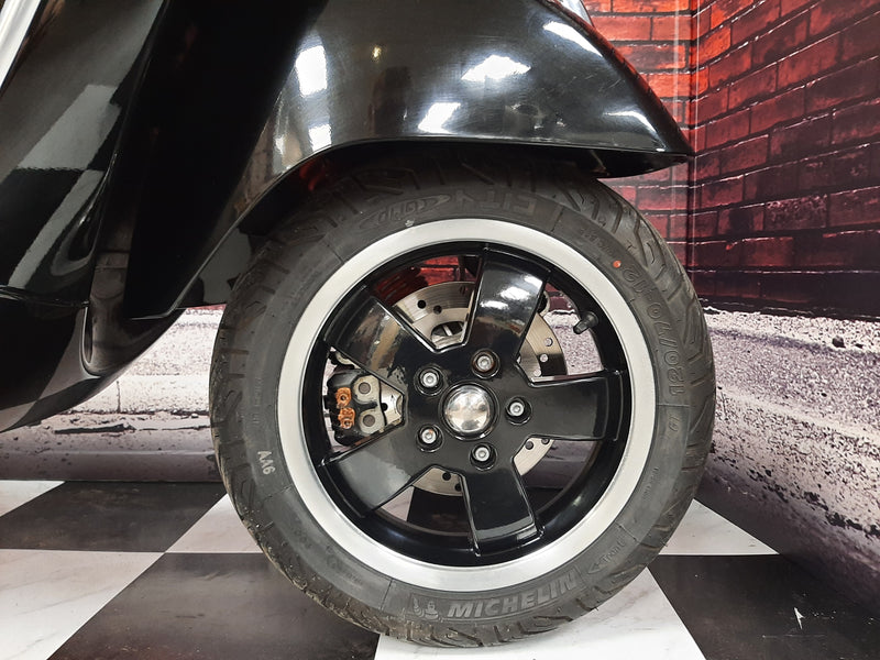 Vespa GTS 300 SUPER 2016